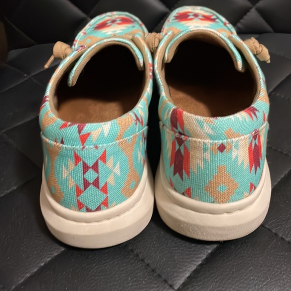 •ARIATS• - Picture 5 of 8